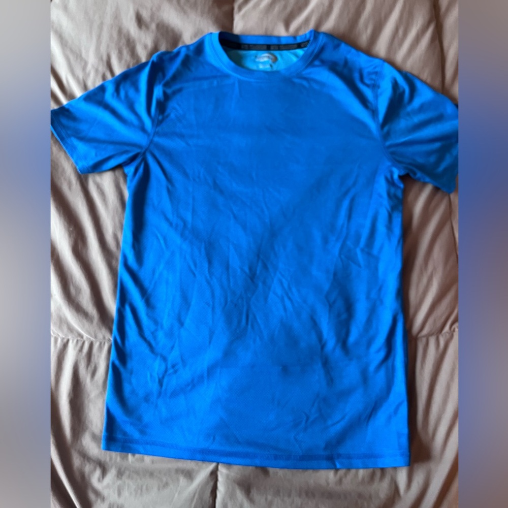Men’s size small MTA sports shirt